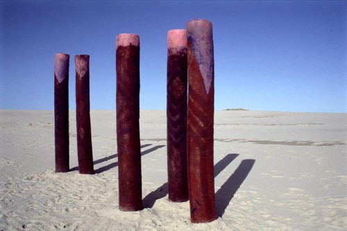 Fotograf: Annette Damgaard
Værk  titel: Columns 
Værk  type: Installation/environment Art 
Materiale: Filt, skumgummi, jern 
Størrelse: 5 stk. á 300 cm x 35 ø 
Færdiggjort: 1993 