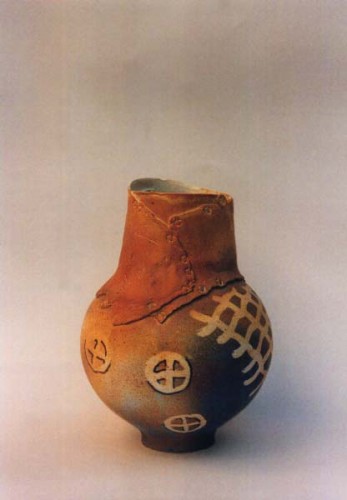 Fotograf: Eget foto
Værk  titel: Krukke 
Værk  type: Keramik 
Materiale: Porcelæn 
Størrelse: Højde 25 cm - bredde 17,5 cm 
Færdiggjort: 1995 
Placering: Privat eje 