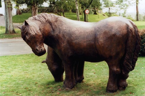 Fotograf: Joseph Salamon
Værk  titel: Jysk hestespand 
Værk  type: Skulptur 
Materiale: Bronze 
Størrelse: 170x250x110 cm 
Færdiggjort: 1996 
Placering: Møllegårdsparken, Skive 