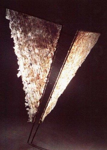 Fotograf: Rolf Linder
Værk  titel: Volando Vengo 
Værk  type: Skulptur 
Materiale: Papir på metal 
Størrelse: 140 x 140 x 35 cm 
Færdiggjort: 1994 