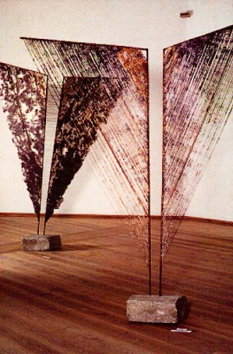 Fotograf: Eget foto
Værk  titel: Volando Vog 
Værk  type: Skulptur 
Materiale: Håndgjort papir på jern 
Størrelse: 200 x 150 x 90 cm 
Færdiggjort: 1994 