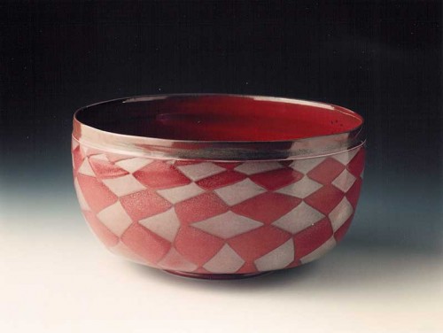 Fotograf: Reklamefotograferne
Værk  titel: Stjerner 
Værk  type: skål 
Materiale: Porcelæn 
Størrelse: 20 x 40 cm 
Færdiggjort: 1998 
Placering: Keramikmuseet Grimmerhus 