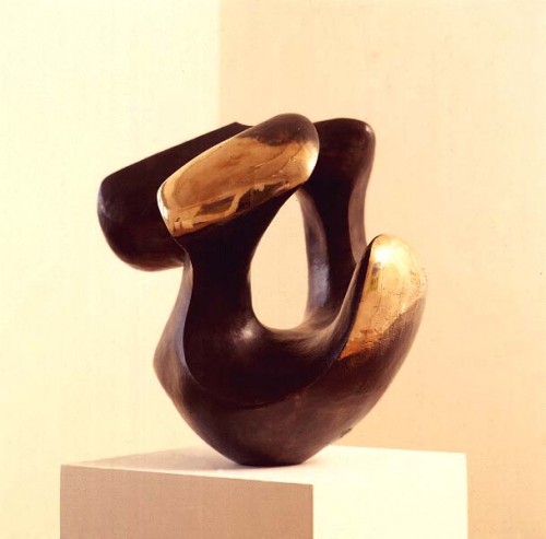 Fotograf: Claudi Thyrrestrup
Værk  titel: Harmoni A.D. 
Værk  type: Skulptur 
Materiale: Bronze 
Størrelse: 50x50x50 cm 
Færdiggjort: 1992 