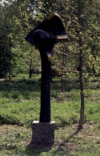 Fotograf: Jan Rutkjær
Værk  titel: Udfordring 
Værk  type: Skulptur 
Materiale: Bronze på granitfod 
Størrelse: 220 cm høj 
Færdiggjort: 1996 