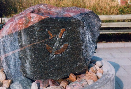 Fotograf: Eget foto
Værk  type: Vandkunst 
Materiale: Feldspat 
Størrelse: 80x110x20 cm 
Færdiggjort: 1994 
Placering: Slagteriet, Nykøbing Mors 