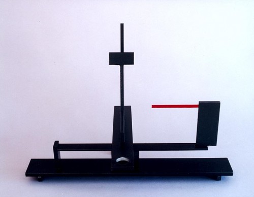 Fotograf: Jakob Skov-Hansen
Værk  titel: Konkret skulptur 
Værk  type: Skulptur 
Materiale: Jern 
Størrelse: 50 x 33 x 37 cm. 
Færdiggjort: 1999 