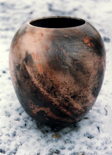 Fotograf: Eget foto
Værk  titel: Efterår 
Værk  type: Keramik 
Materiale: Savsmuldsbrændt keramik 
Størrelse: 25 x 20 cm 
Færdiggjort: 1997 