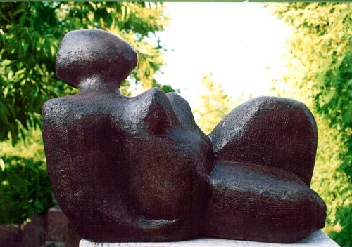 Fotograf: Eget foto
Værk  titel: Kvinde (Quind) 
Værk  type: Skulptur 
Materiale: Stentøj eller bronze 
Størrelse: 35x50x25 cm. 
Færdiggjort: 1996 
&Oslash;vrigt: Støbt i bronze kr. 24.000 