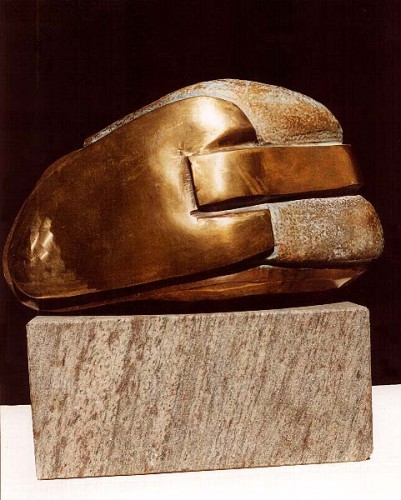 Fotograf: Eget foto
Værk  titel: Beskyttet 
Værk  type: Skulptur 
Materiale: Bronze 
Færdiggjort: 1994 
Placering: Holstebro Centralsygehus 