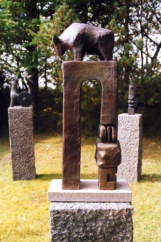 Fotograf: Eget foto
Værk  titel: Myternes port 
Værk  type: Skulptur 
Materiale: Stentøj 
Størrelse: 70 x 35 x 15 cm 
Færdiggjort: 1998 