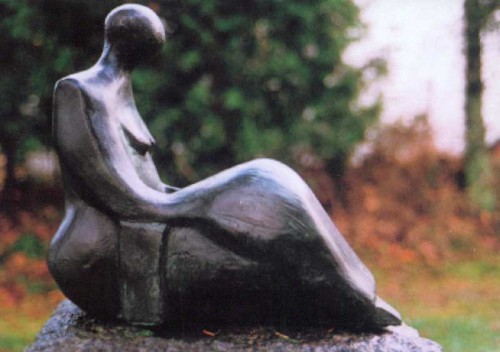 Fotograf: Eget foto
Værk  titel: Recling woman 
Værk  type: Skulptur 
Materiale: Bronze 
Størrelse: 40 x 50 x 20 cm 
Færdiggjort: 1999 
Placering: Holstebro Kommune 