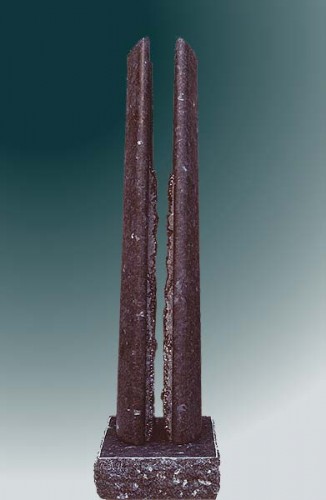 Fotograf: Eget foto
Værk  titel: Uden titel 
Værk  type: Skulptur 
Materiale: Granit 
Størrelse: 122x24x20 cm. 
Færdiggjort: 1991 