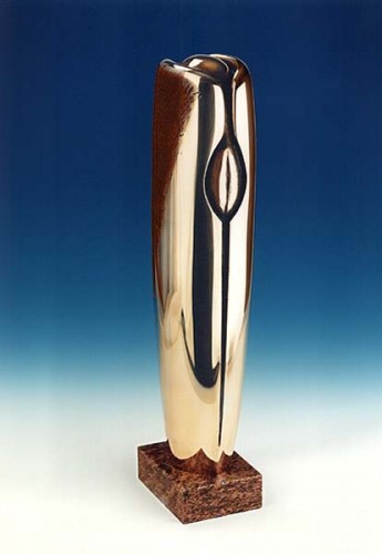 Fotograf: Jesper Holdgaard
Værk  titel: Shiva Linga 
Værk  type: Skulptur 
Materiale: Bronze 
Størrelse: 63x13x15 
Færdiggjort: 1987 