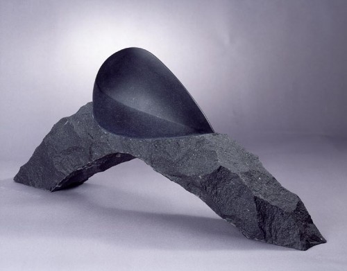 Fotograf: Jakob Poulsen
Værk  titel: Stenens ansigt 
Værk  type: Skulptur 
Materiale: Granit 
Størrelse: 35x79x14 cm 
Færdiggjort: 1997 