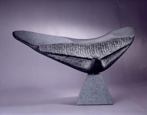 Fotograf: Jakob Poulsen
Værk  titel: Oven vande 
Værk  type: Skulptur 
Materiale: Granit 
Størrelse: 50x90x24 cm 
Færdiggjort: 1997 