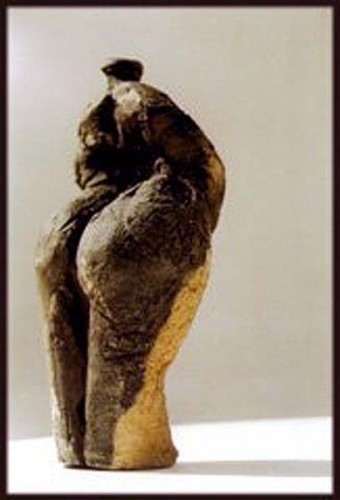 Fotograf: Eget foto
Værk  titel: Milebrændt Venus 
Værk  type: Skulptur 
Materiale: Ler 
Størrelse: 25x10x10 cm. 
Færdiggjort: 1995 