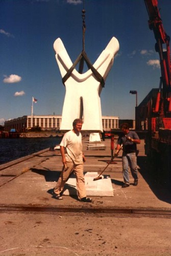 Fotograf: Laila Jensen
Værk  titel: Det splittede menneske 
Værk  type: Skulptur 
Størrelse: højde 350cm. 
Færdiggjort: 1996 
Placering: Københavns Havn 