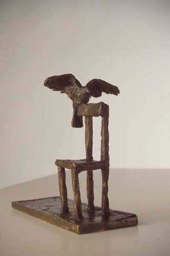 Fotograf: Hans Søndergård
Værk  titel: Fuglen 
Værk  type: Skulptur 
Materiale: Bronze 
Størrelse: 12 x 13 x 5 cm 
Færdiggjort: 2002 