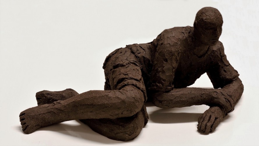 Sculpture made of clay - 18 cm high x 33 cm long