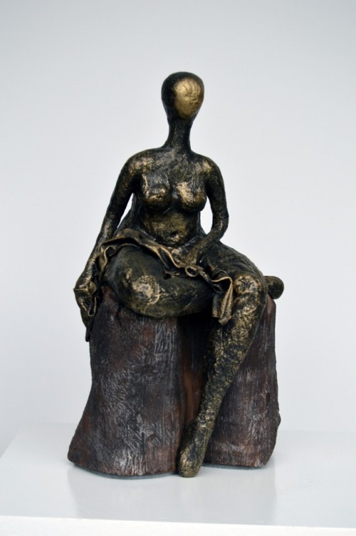 The inspiration for my sculptures comes from an old Faroese legend of the seal woman. More info: www.birgitkirke.dk
My sculptures are between 30 and 55 cm high.