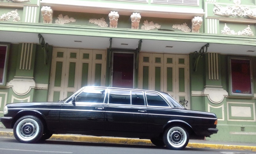 THE FAMOUS Teatro Variedades COSTA RICA LIMOUSINE MERCEDES LWB LANG