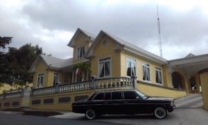 YELLOW MANSION Restaurante Casa Grande Heredia AND A LIMOUSINE. COSTA RICA MERCEDES TOURS. 300x180