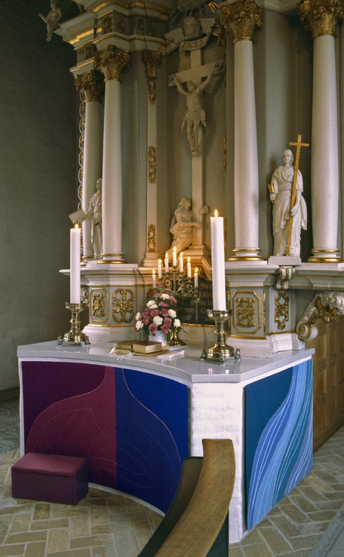 Antependium til Dybbøl Kirke. Materialer: uld, hør, sølv og guld. 1997. Foto: Flemming Bau