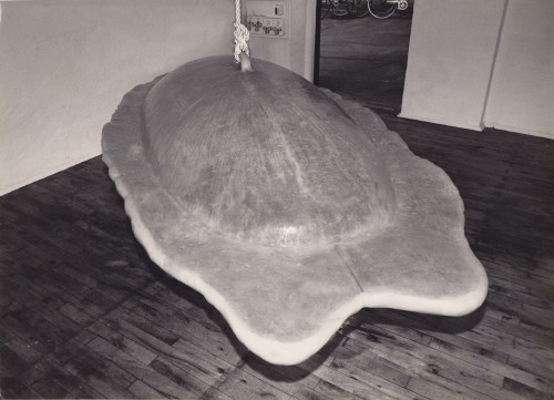 Polyester, nylonreb            Polyester / Nylonreef
 45 *325 * 150 cm
1986
Casting
Foto : Leif Grage